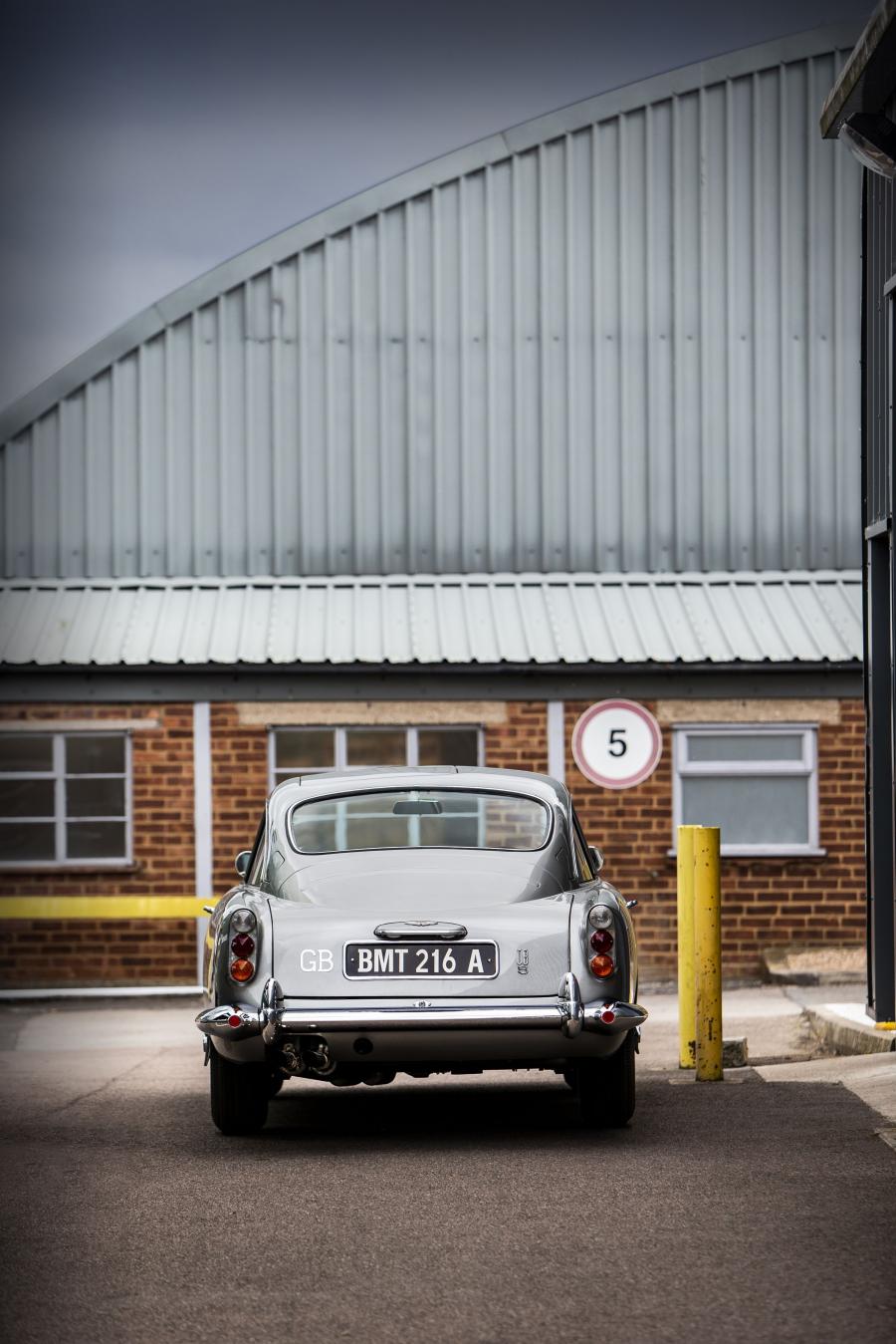  Aston Martin DB5 Bond Car 1965 года  (фото 26 из 36)